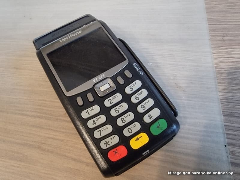 Бесконтактный платежный POS-терминал VeriFone VX675.